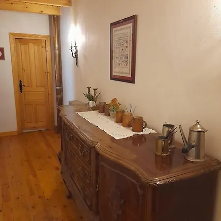 El Callejo De Alpesi faház